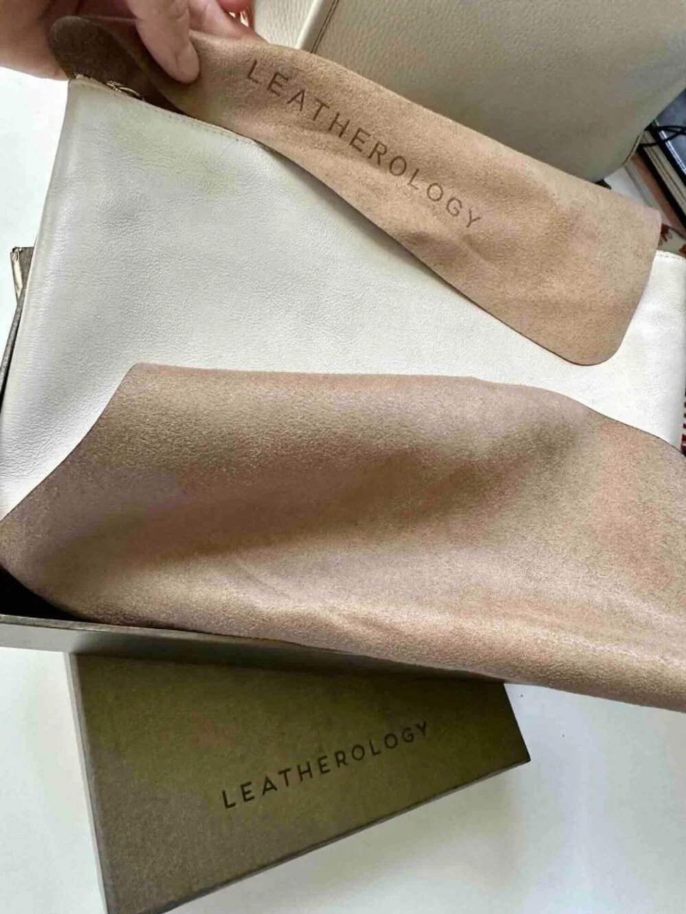 NWT Leatherology Full Grain Italian Leather Large Accessory Pouch Ivory Smooth
